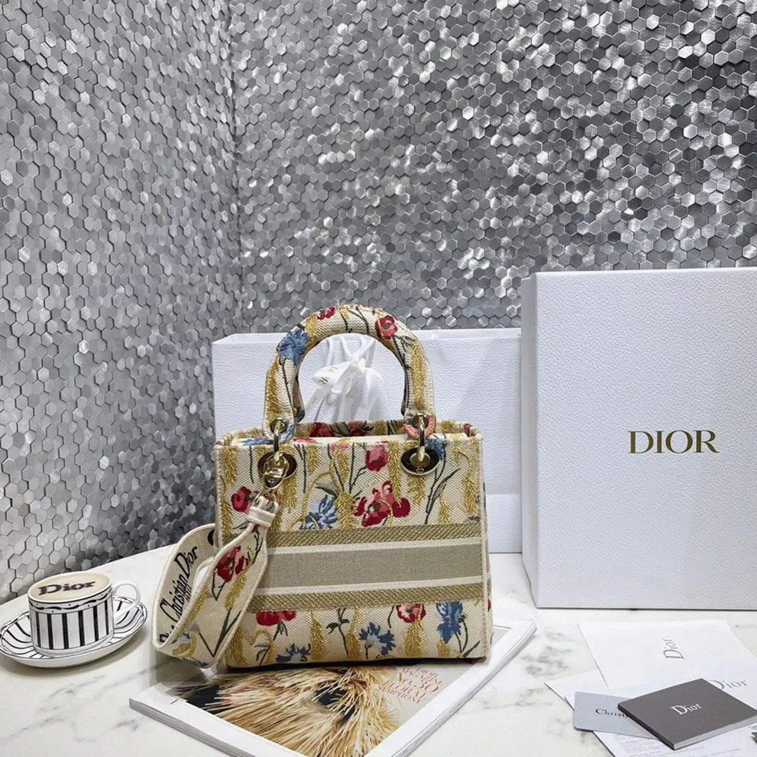 Dior Lady D-Lite Medium Bag in Hibiscus Metallic Thread Embroidery — image 3
