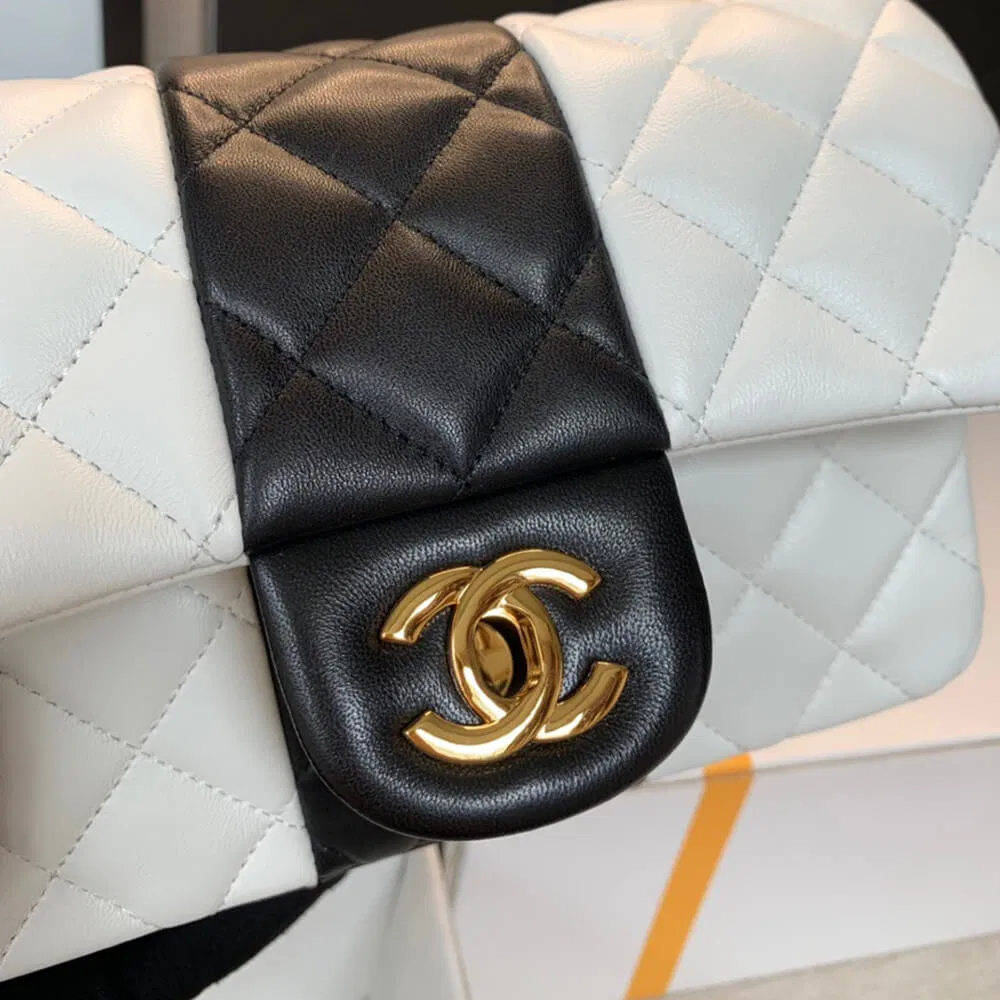 CHANEL MINI FLAP BAG — image 6