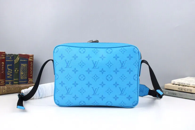 LV OUTDOOR HANDBAG — image 2