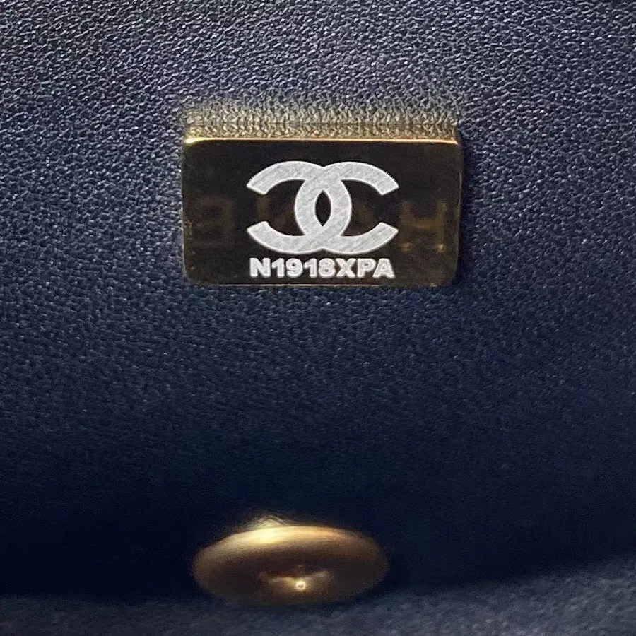Chanel golden ball in medium — image 9