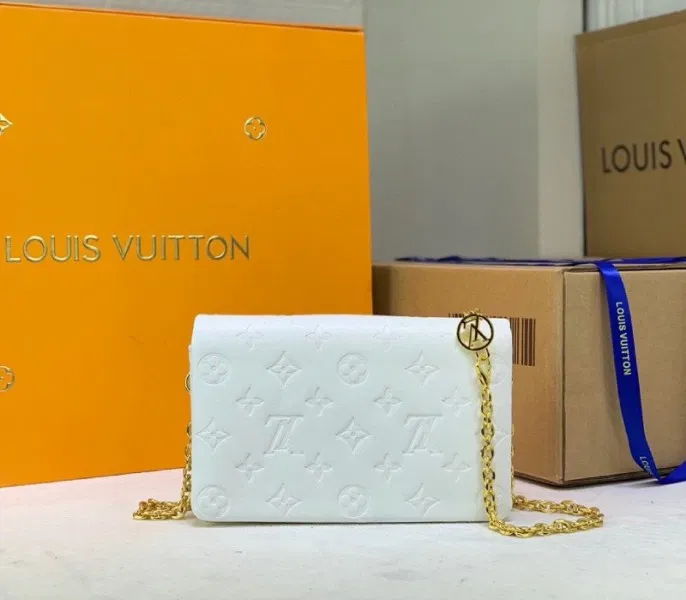 Louis Vuitton Coussin Pochette In Cream — image 4