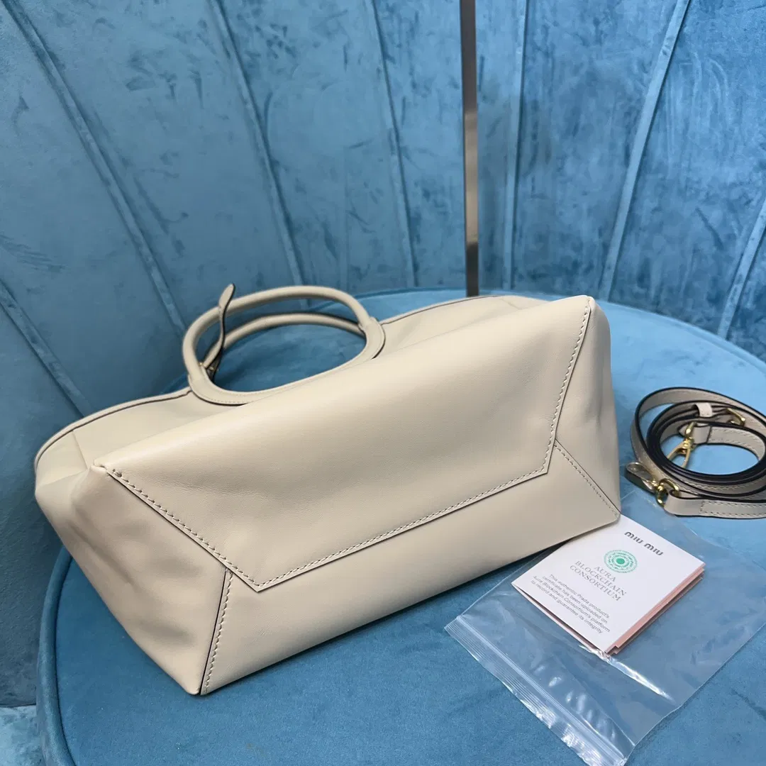Lvy Leather bag — image 3