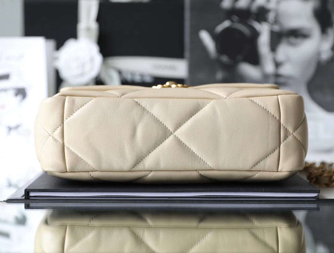Chanel 19 — image 6