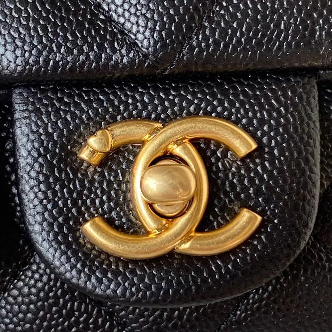 Chanel golden ball in medium — image 3
