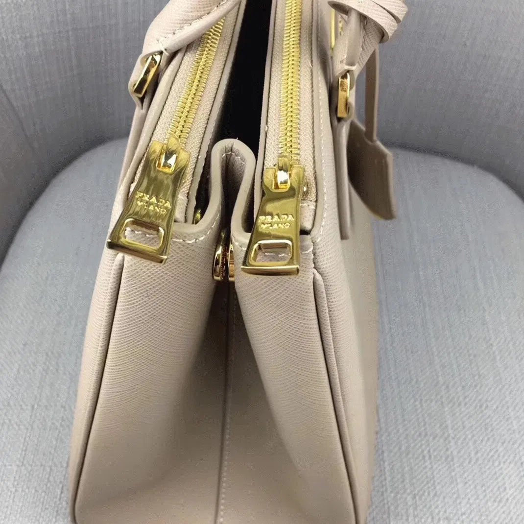 Prada Galleria Large Bag in Grey — image 2