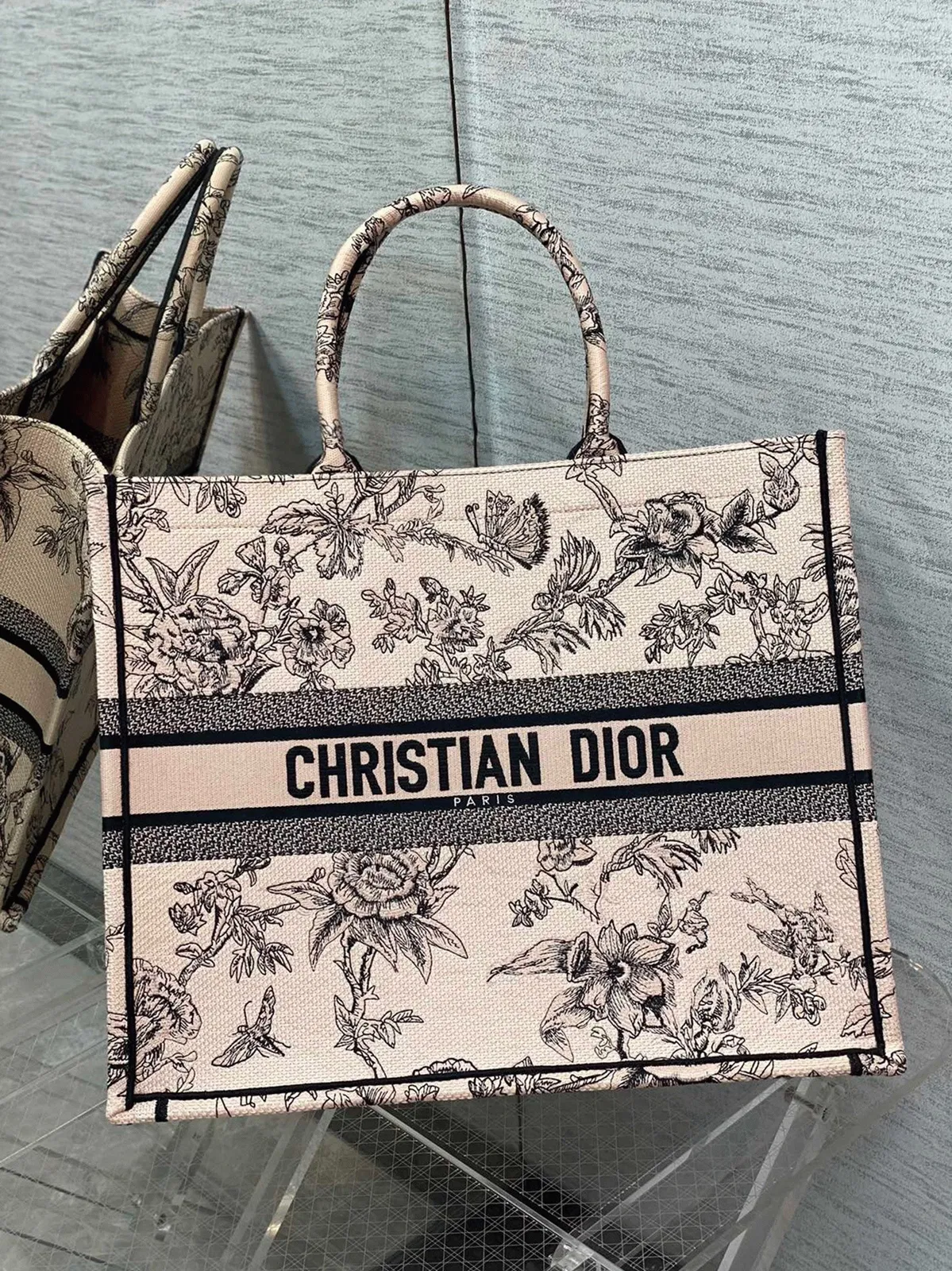 Dior Large Book Tote Bag in Powder Pink Jardin Botanique Embroidery — image 6