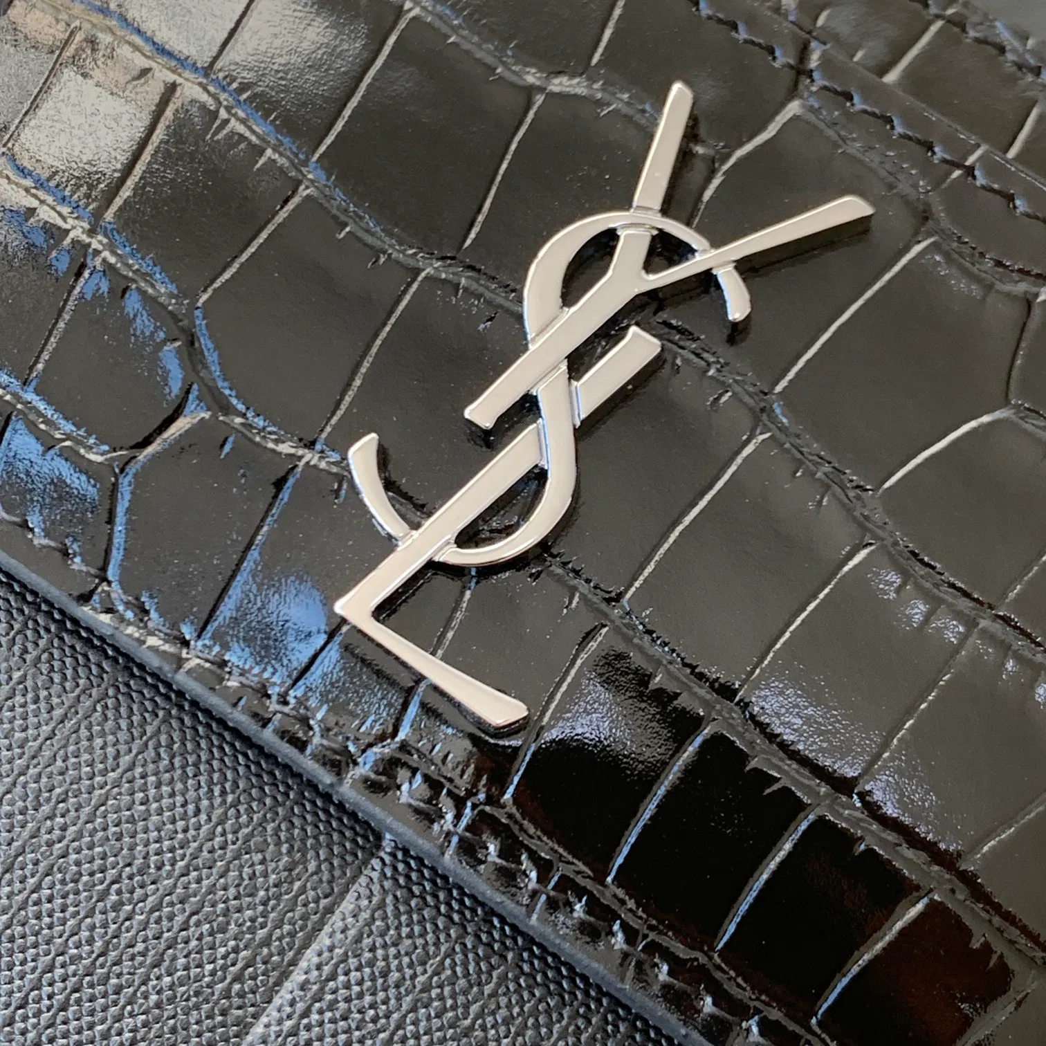 CASSANDRE MATELASSÉ CARD CASE IN GRAIN DE POUDRE EMBOSSED LEATHER — image 9