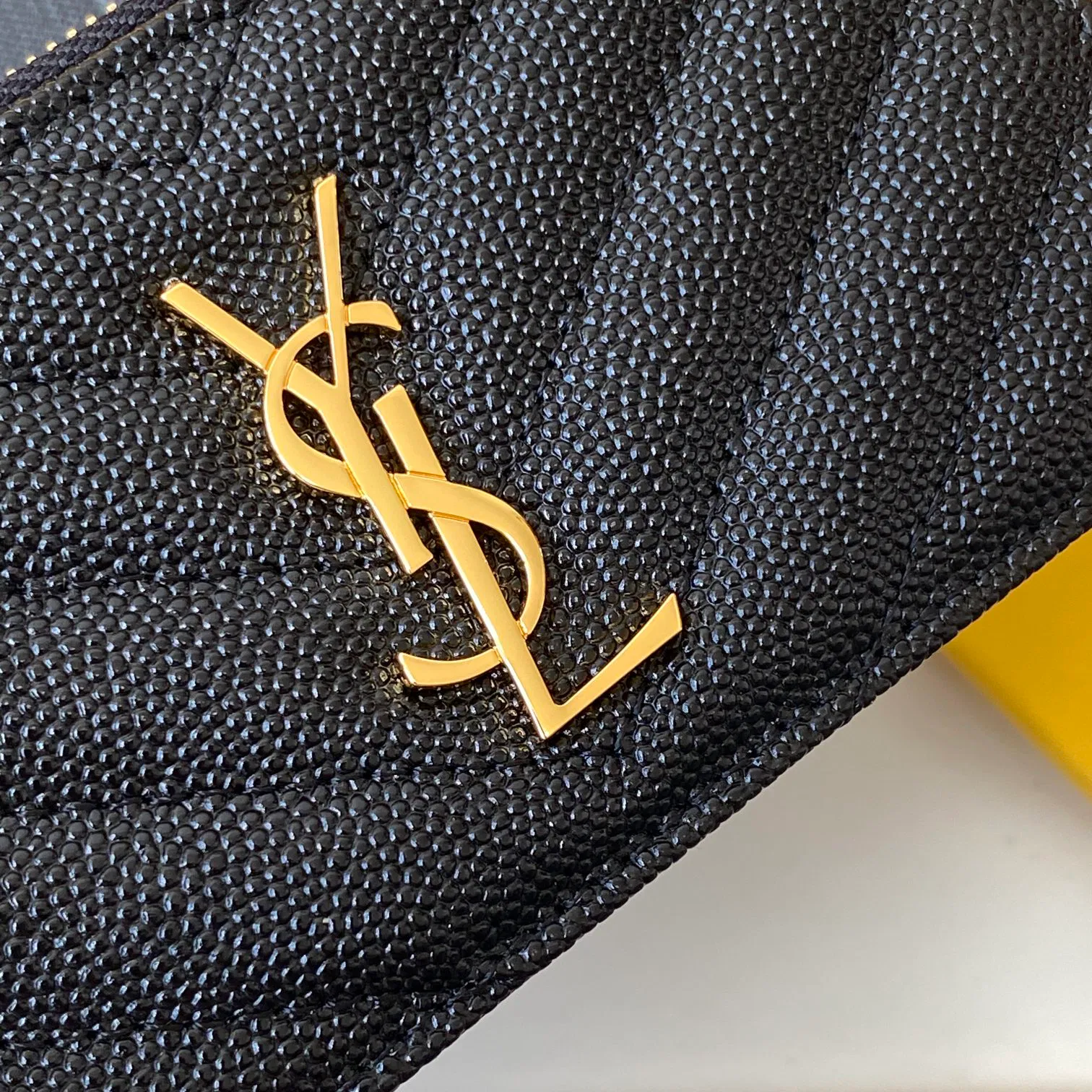CASSANDRE MATELASSÉ ZIPPED FRAGMENTS CARD CASE IN GRAIN DE POUDRE EMBOSSED LEATHER — image 9
