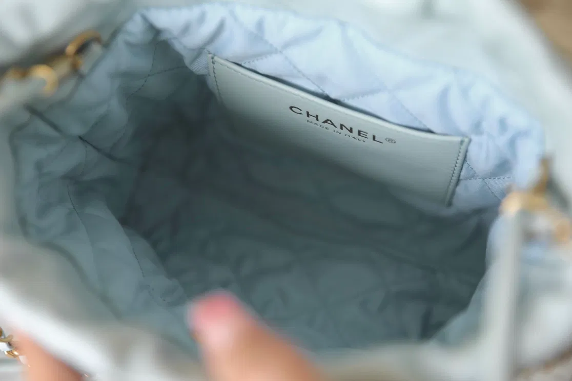 Chanel 22 mini bag — image 4
