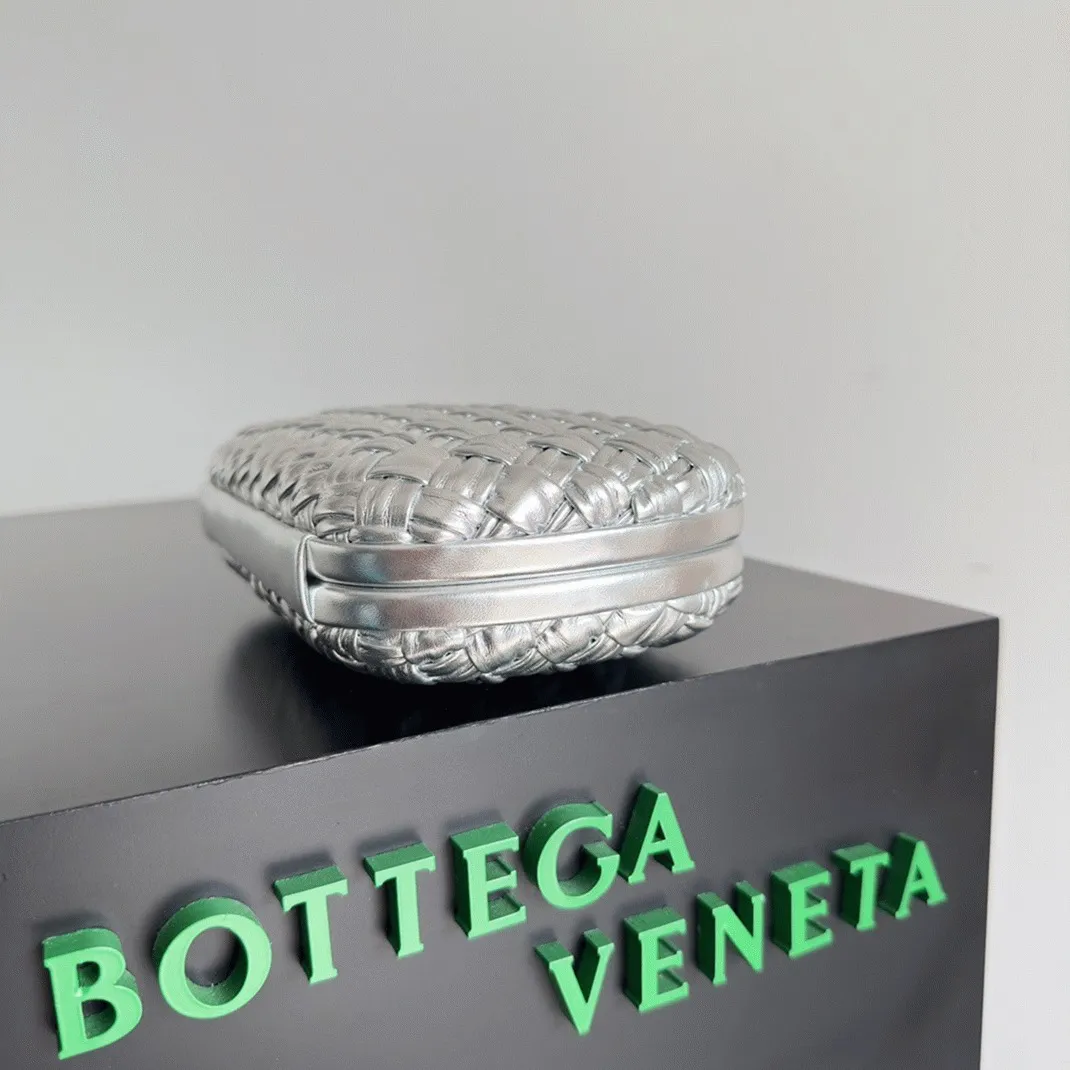 Fake Bottega Veneta Knot Minaudiere Clutch Silver Intreccio — image 4