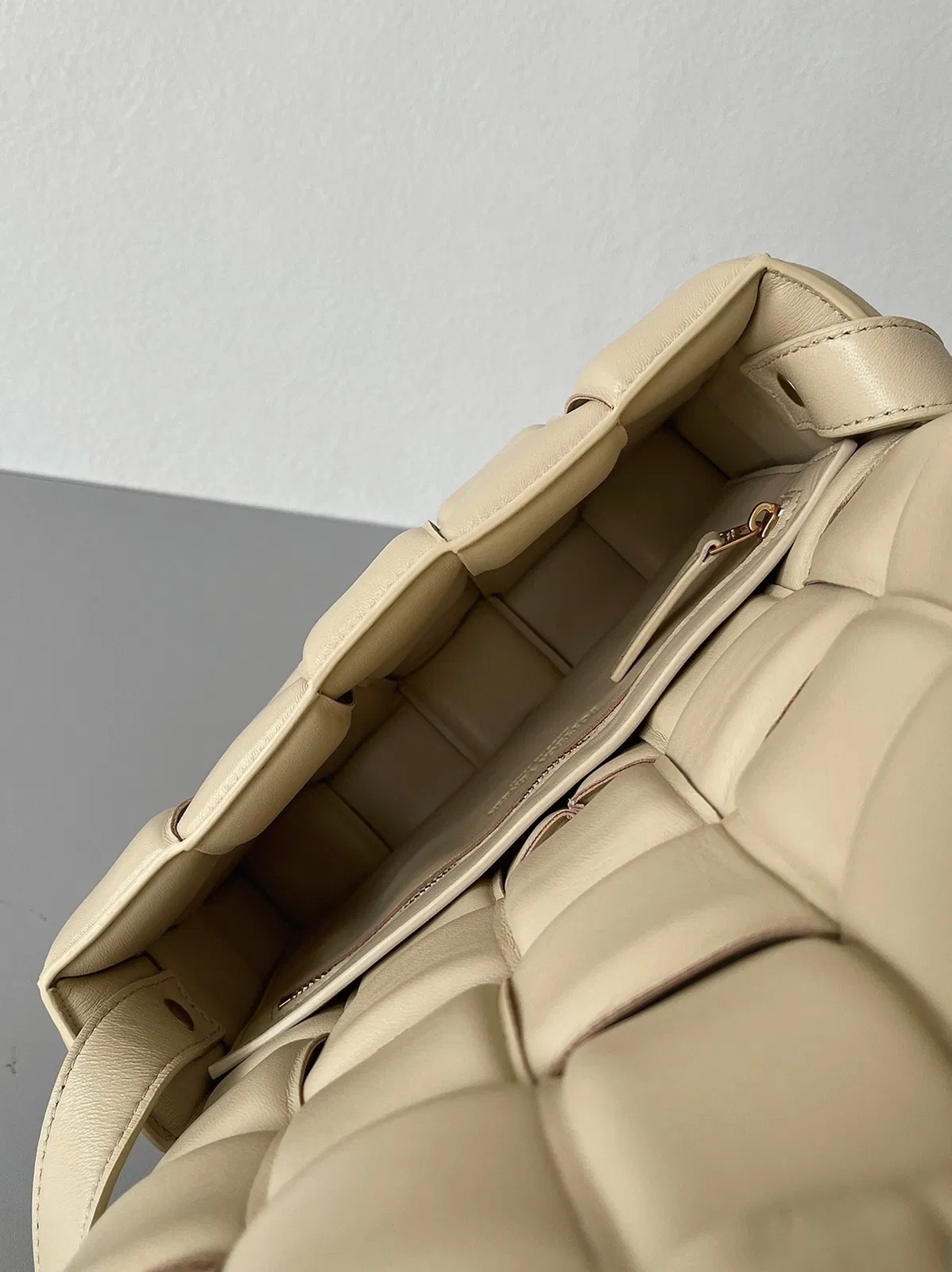 Top Quality Knockoff Bottega Veneta Padded Cassette Bag In Porridge — image 2