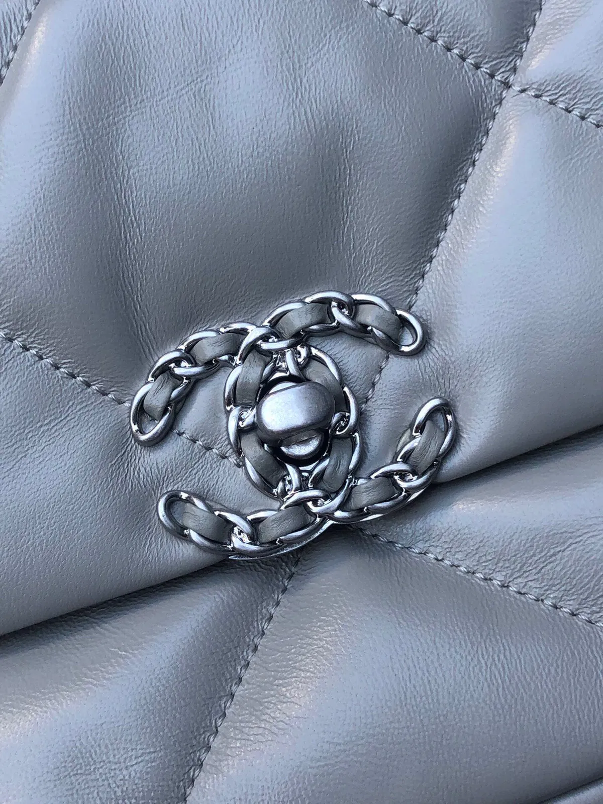 Chanel 19 small — image 5