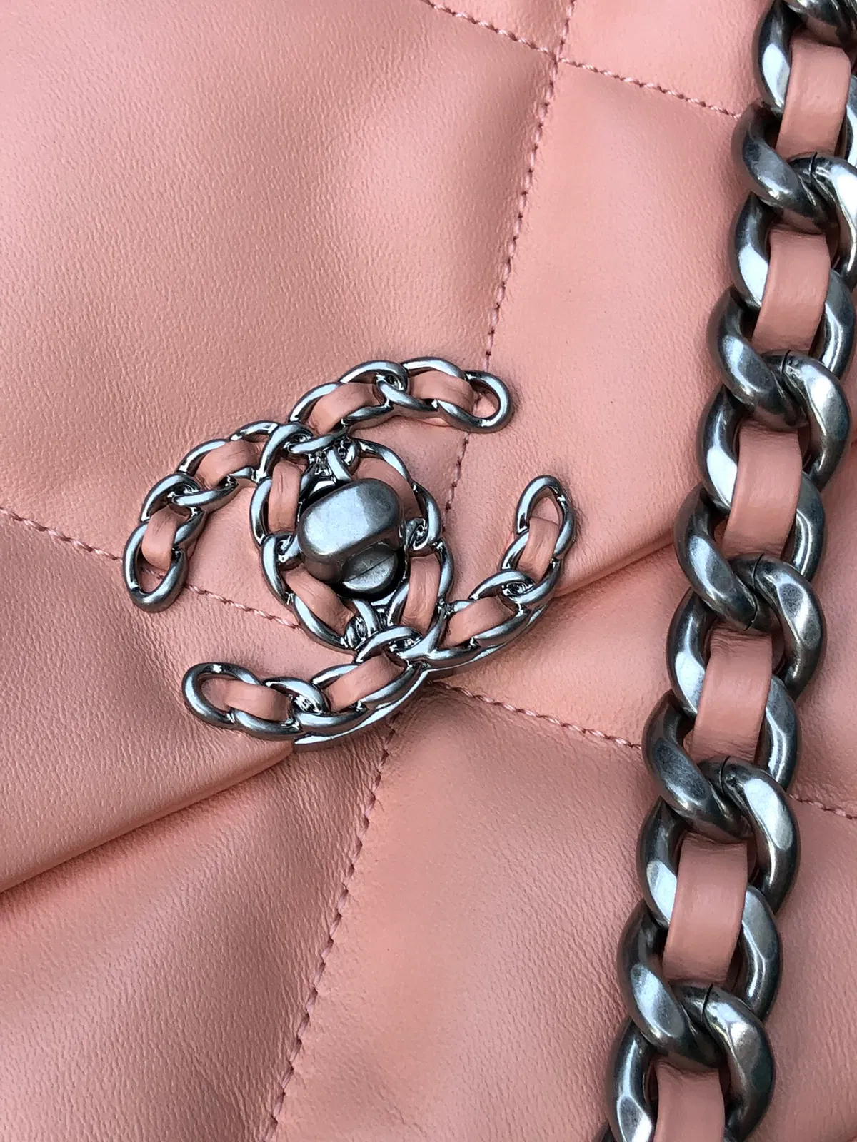 Chanel 19 medium — image 5