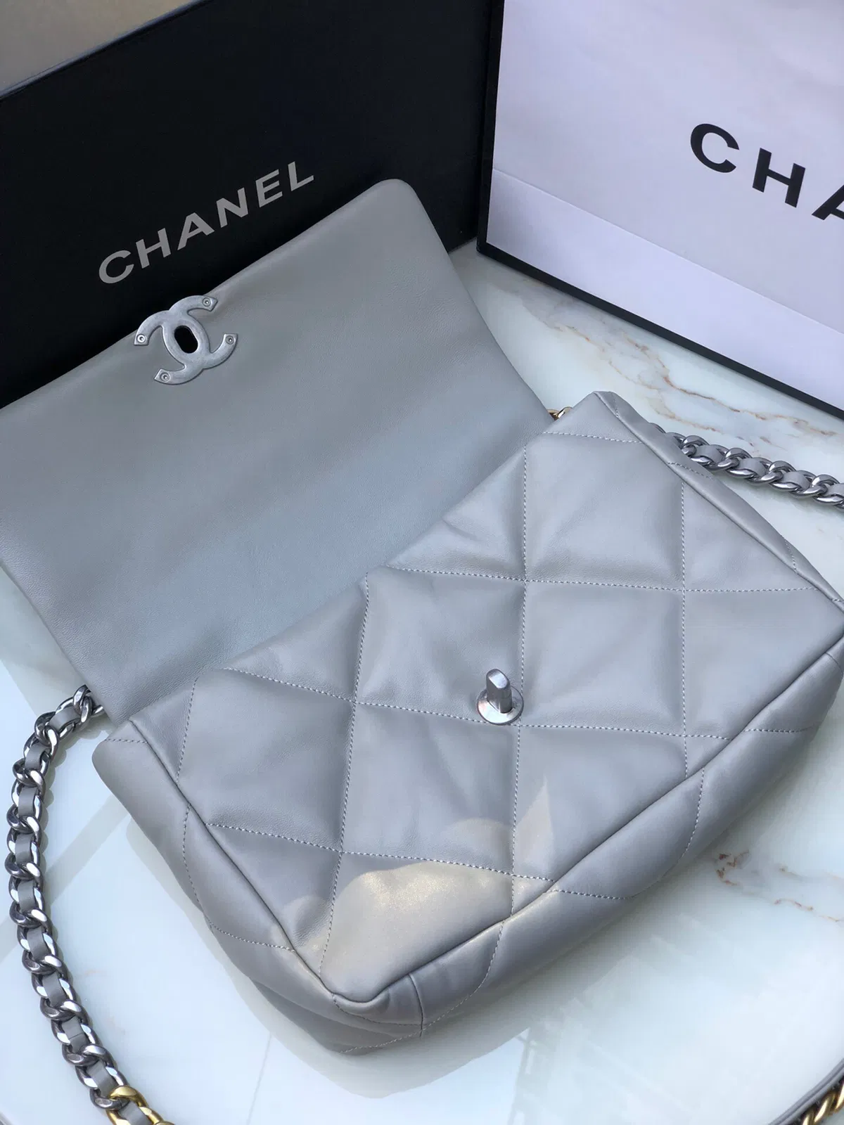 Chanel 19 medium — image 5