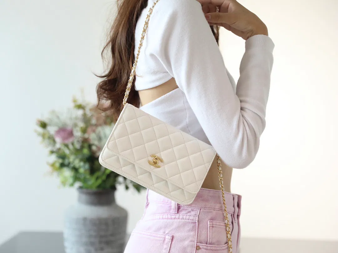 Chanel WOC — image 3