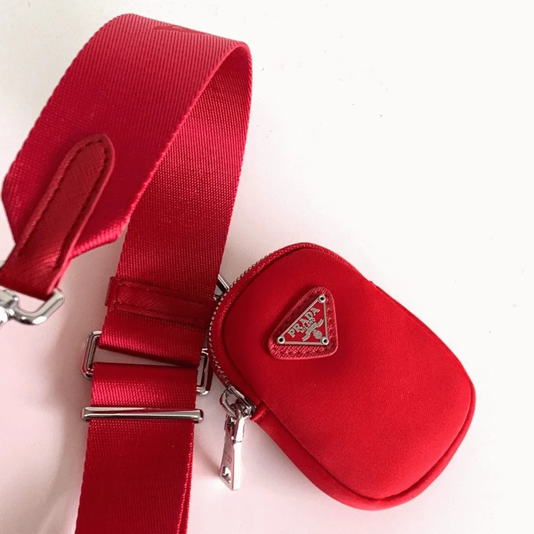 Prada Re-Edition Shoulder Bag in Red — image 2