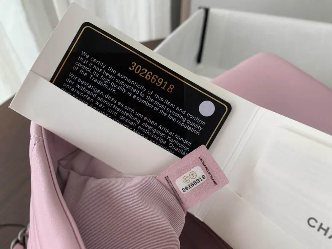 Chanel 19 medium — image 9