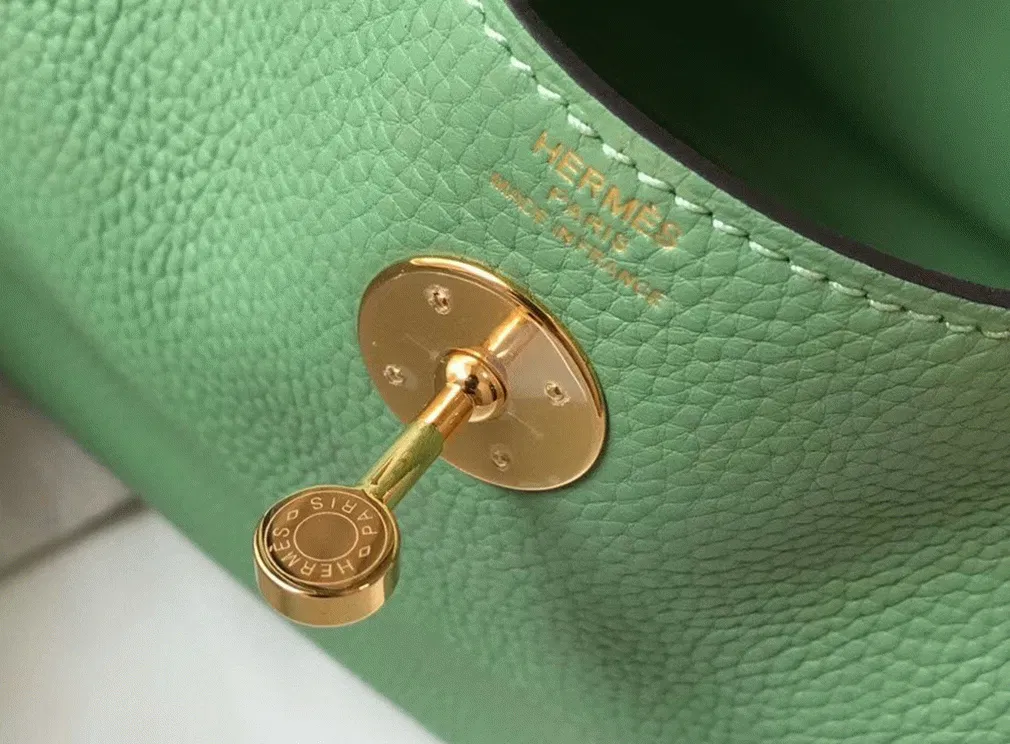 Hermes Lindy 30cm bag in vert criquet shade — image 4