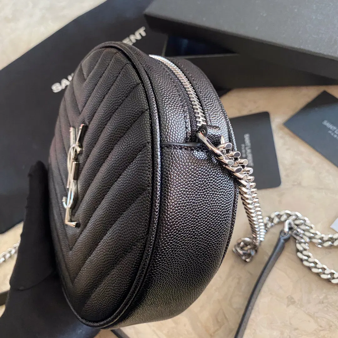 VINYLE ROUND CAMERA BAG IN CHEVRON-QUILTED SMOOTH LEATHER — image 4