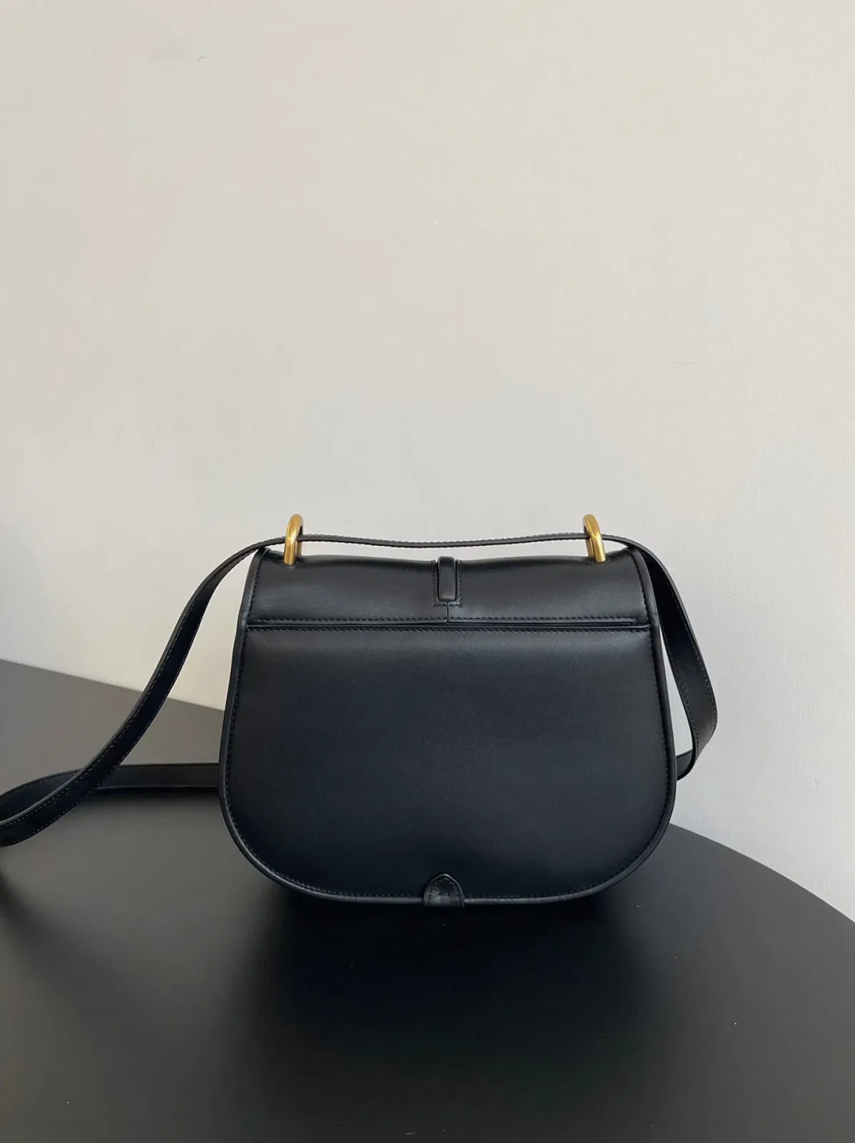Top Quality Fendi C’mon Medium Bag in Black — image 10