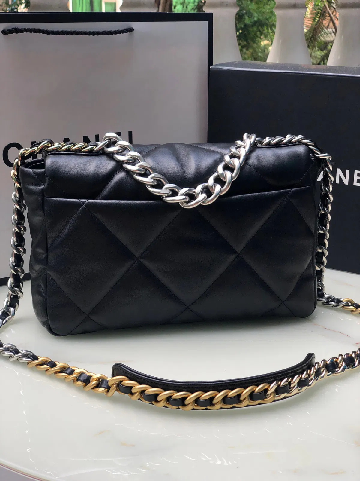 Chanel 19 medium — image 3