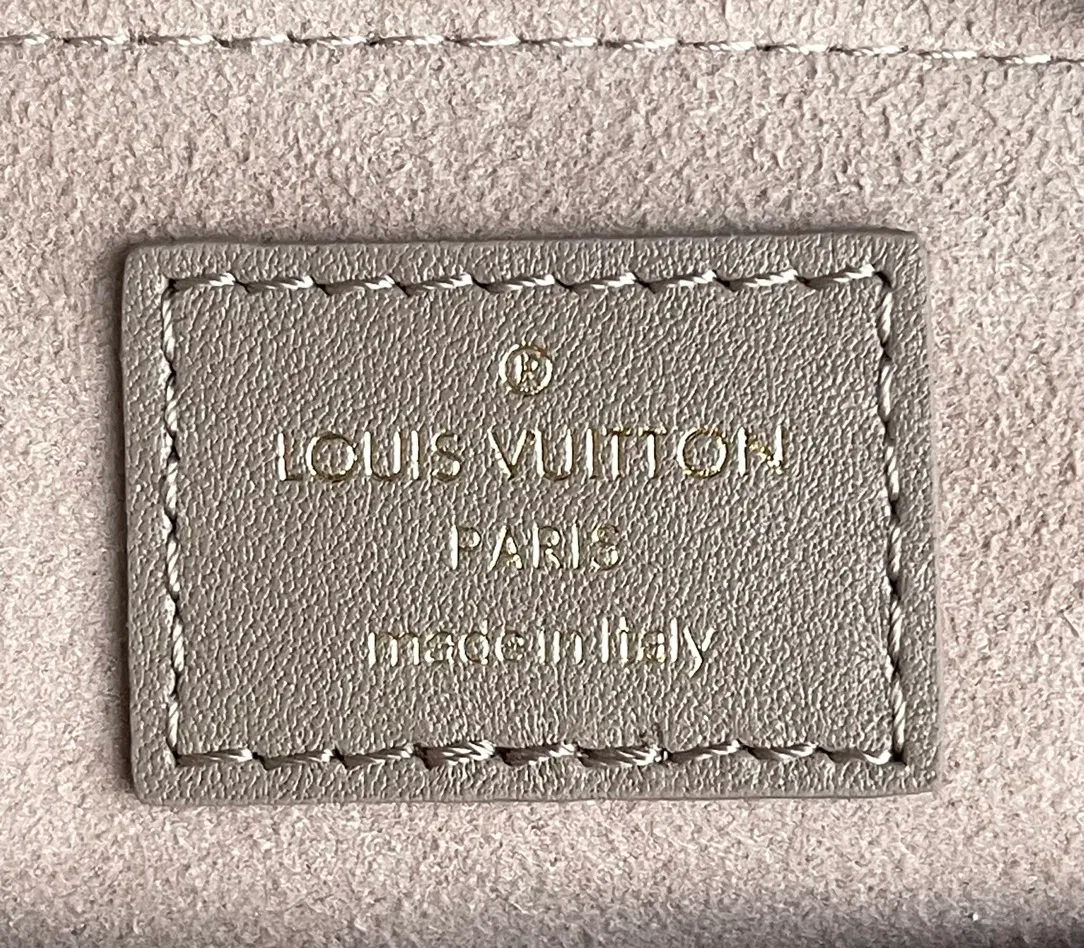LV NEW WAVE CHAIN BAG — image 9
