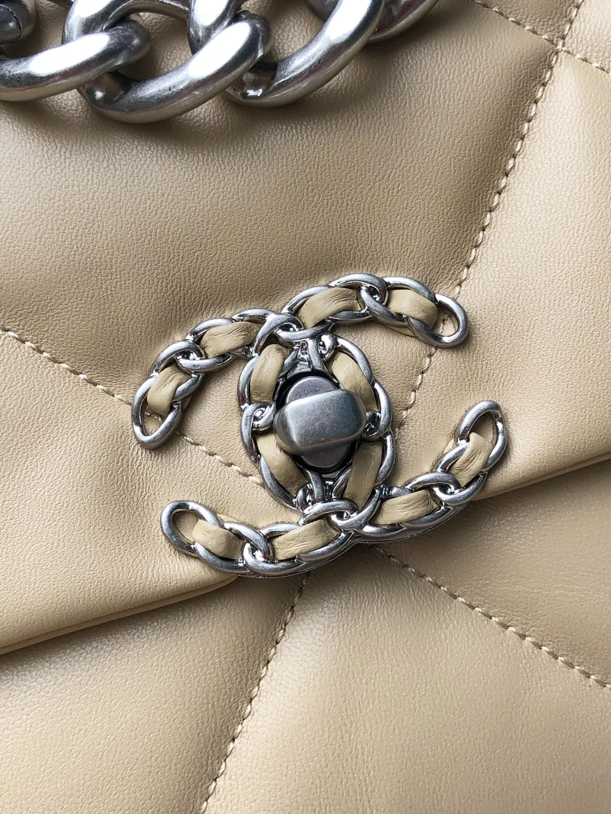 Chanel 19 medium — image 5