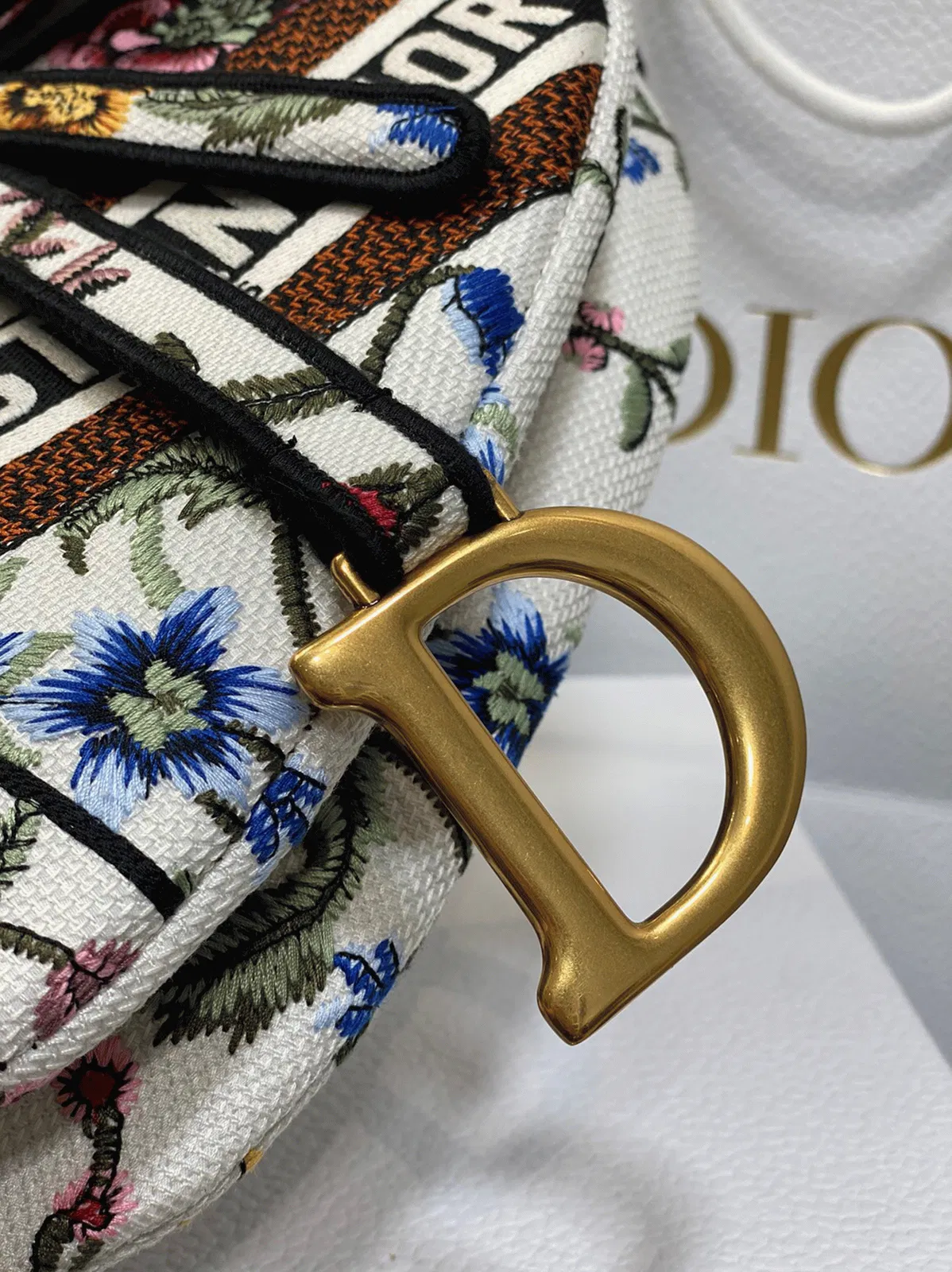 Dior Saddle Bag in White Multicolor Dior Petites Fleurs Embroidery — image 10
