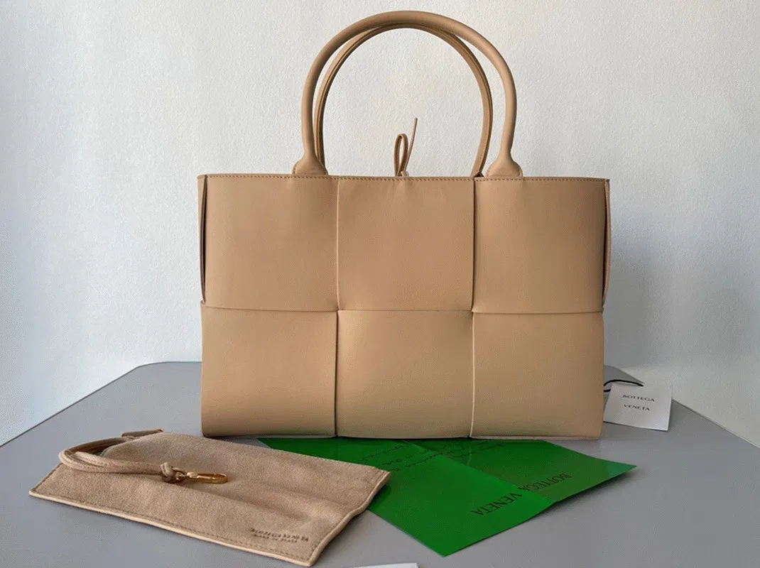 Bottega Veneta Arco Medium Tote Beige — image 7
