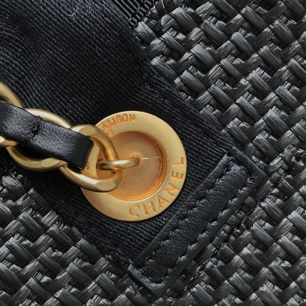CHANEL TOTE — image 3