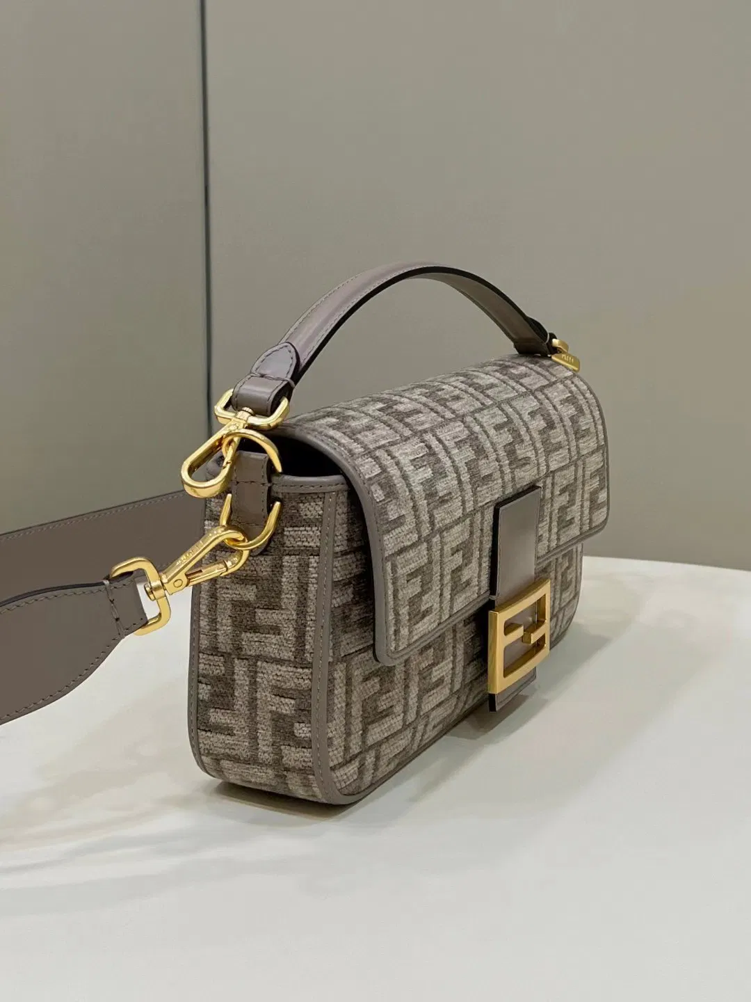 Baguette bag in dove gray — image 6