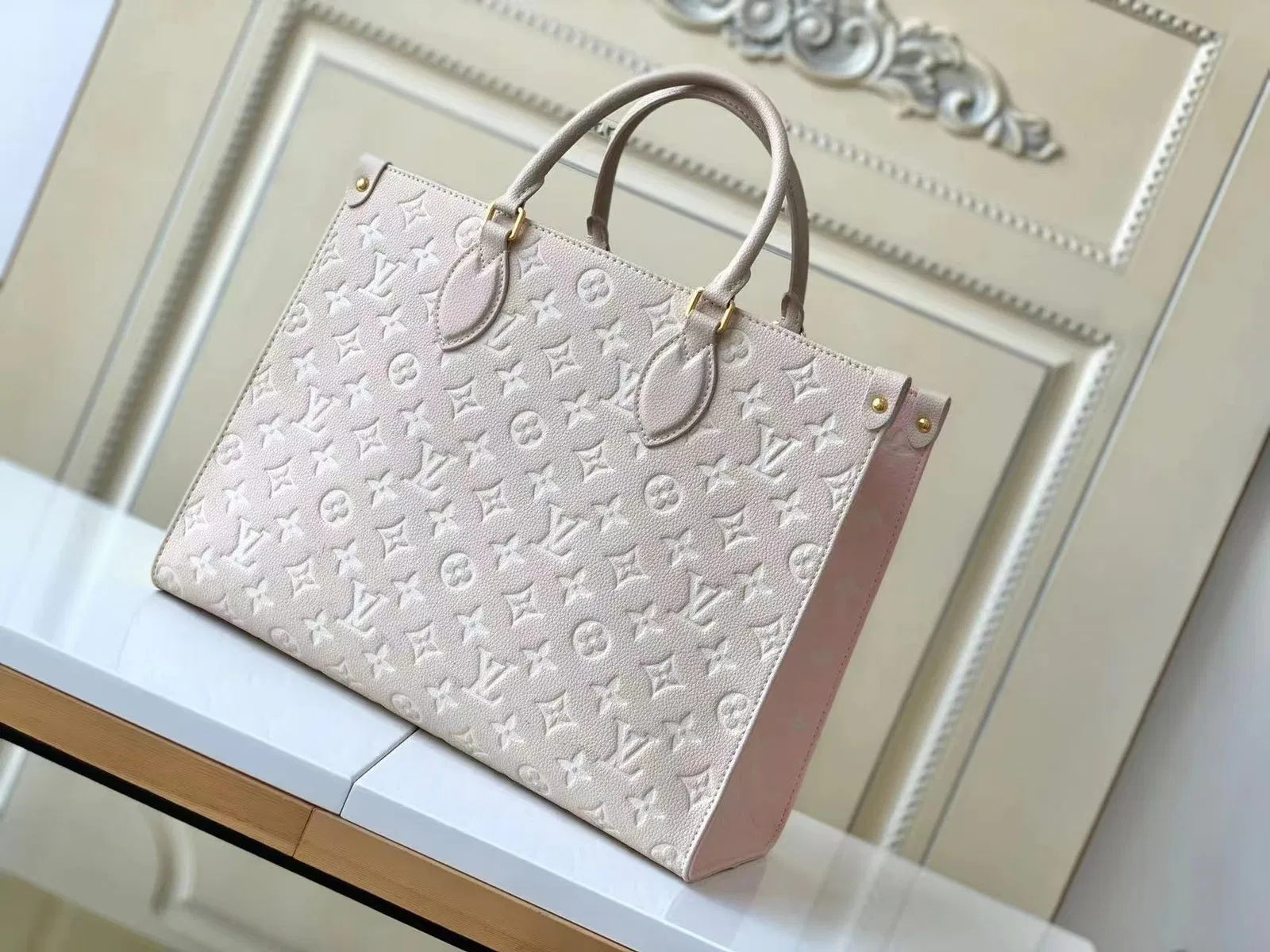 Louis Vuitton OnTheGo MM — image 4