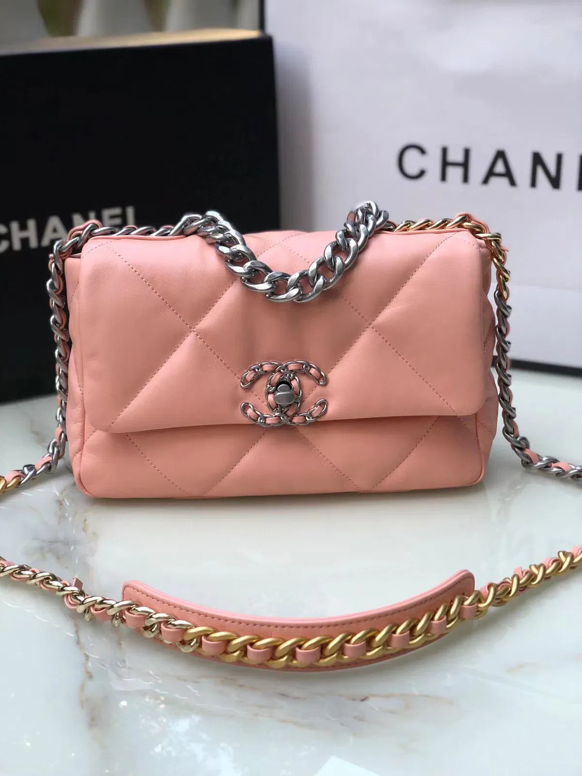 Chanel 19