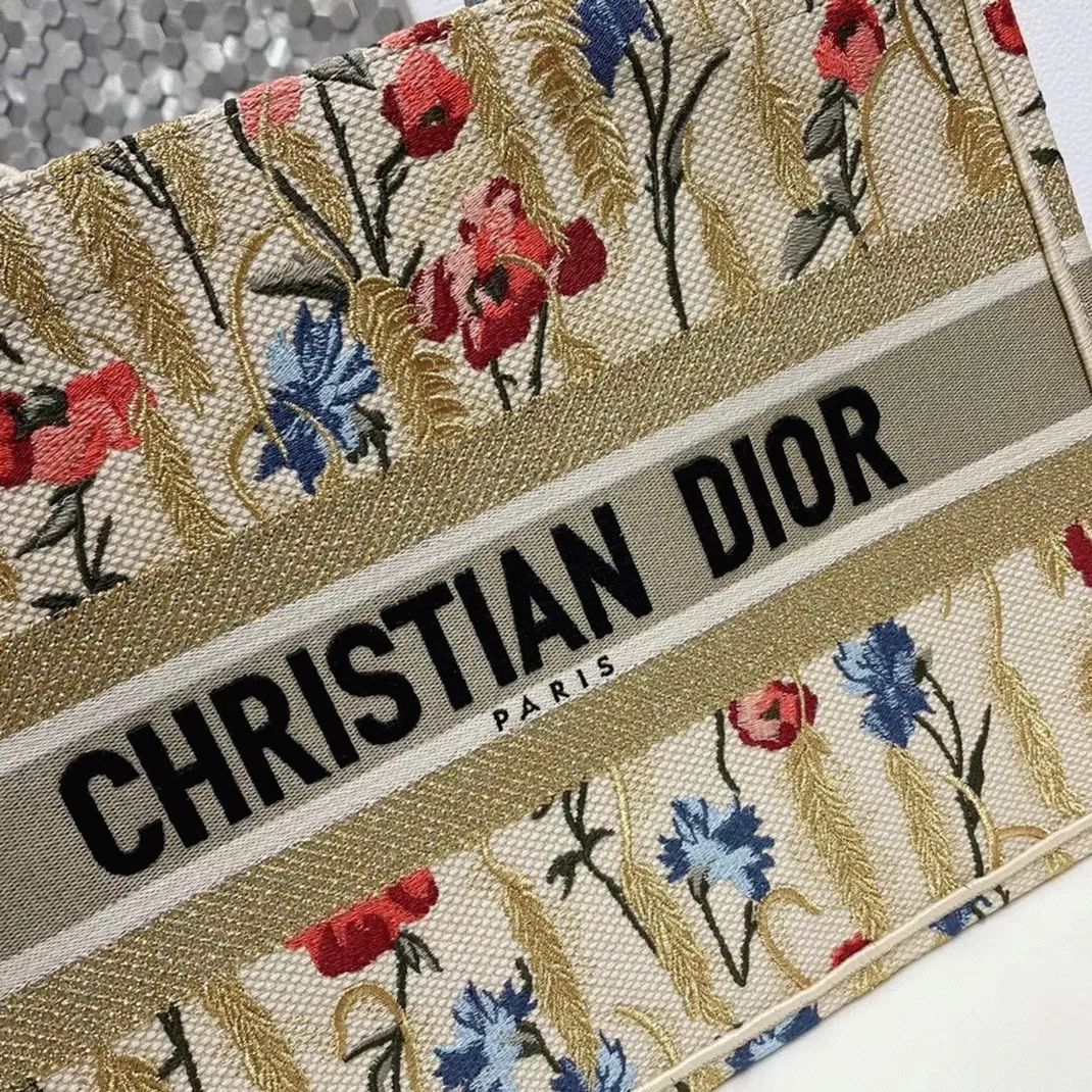 Dior Medium Book Tote Bag in Hibiscus Metallic Thread Embroidery — image 9