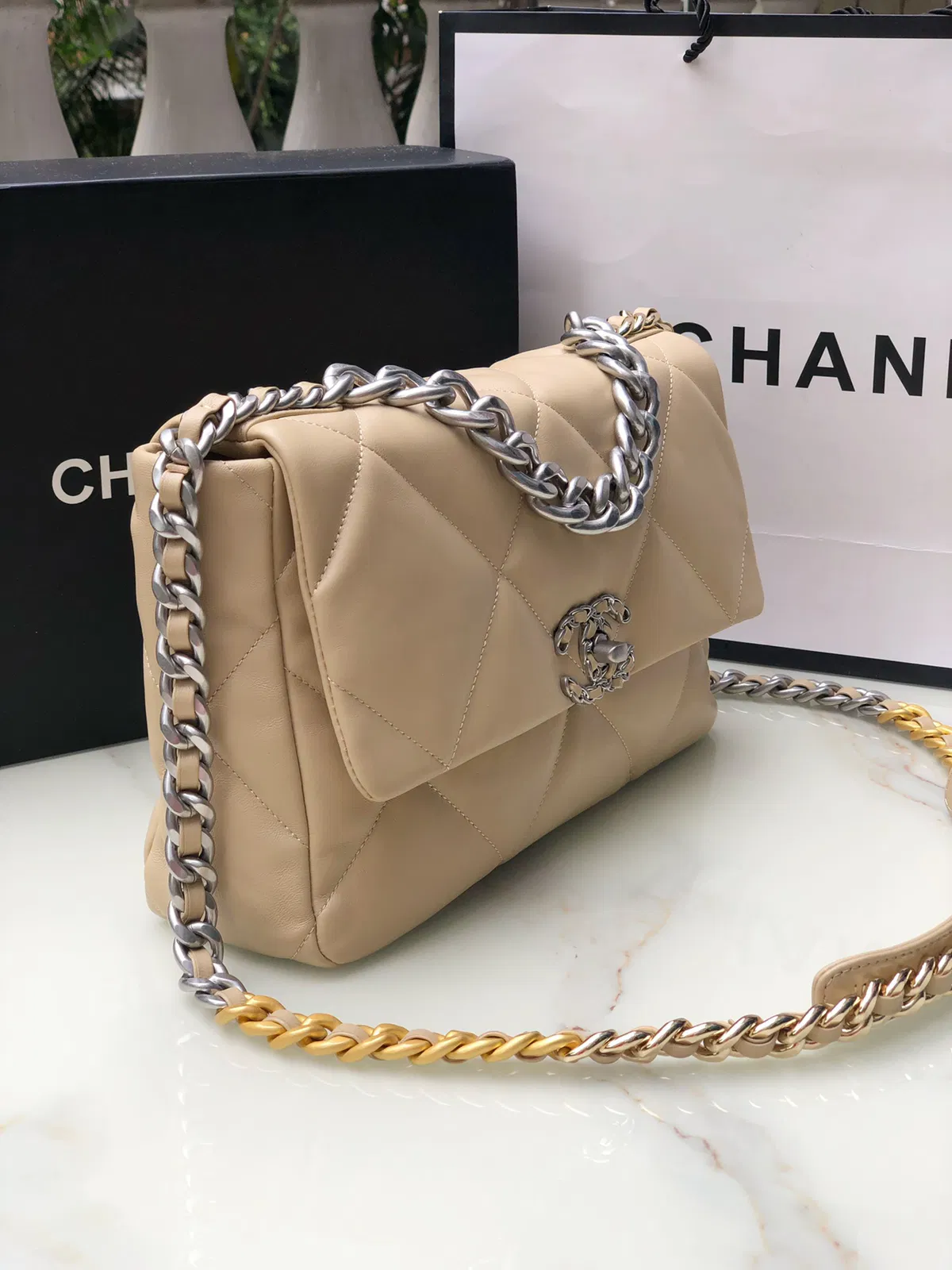 Chanel 19 medium — image 2