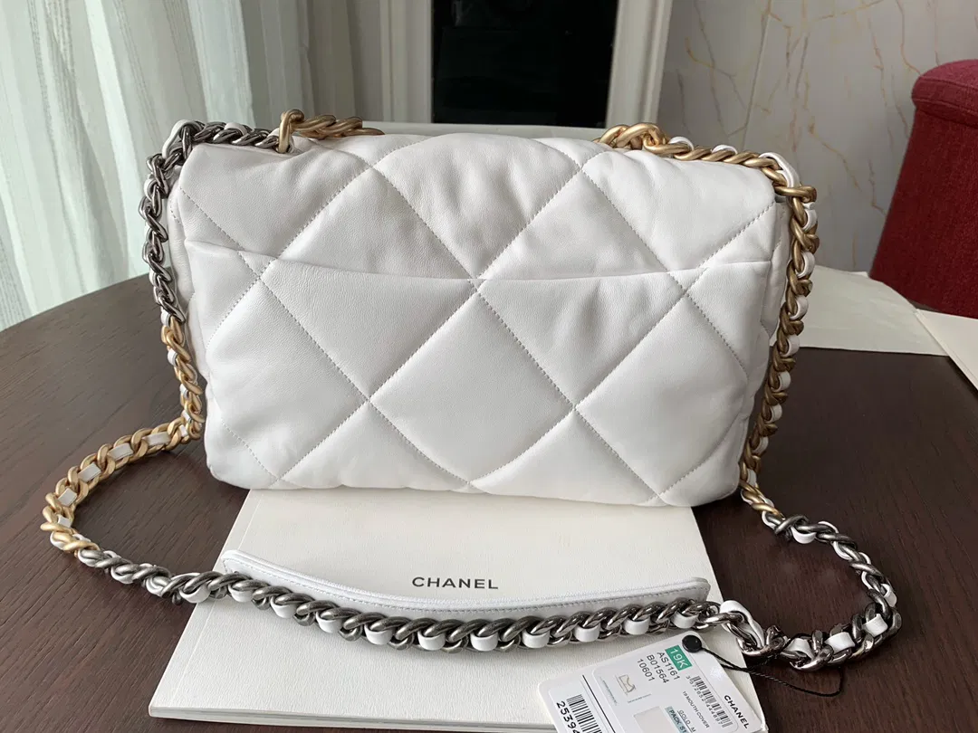 Chanel 19 medium — image 6