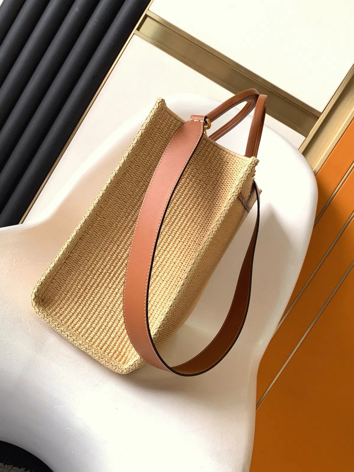 Top Quality Fendi Sunshine Medium Tote Bag in Natural Straw — image 8