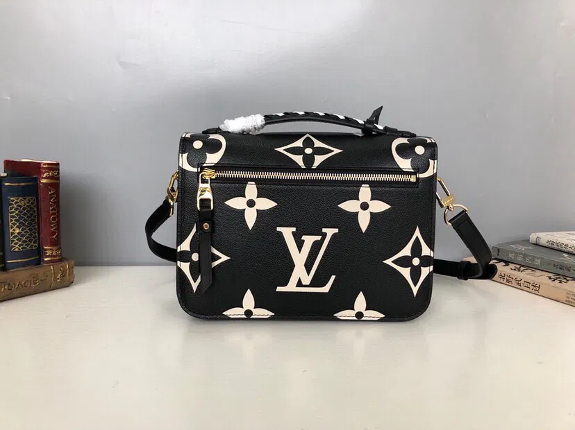 LV CRAFTY POCHETTE MÉTIS — image 9