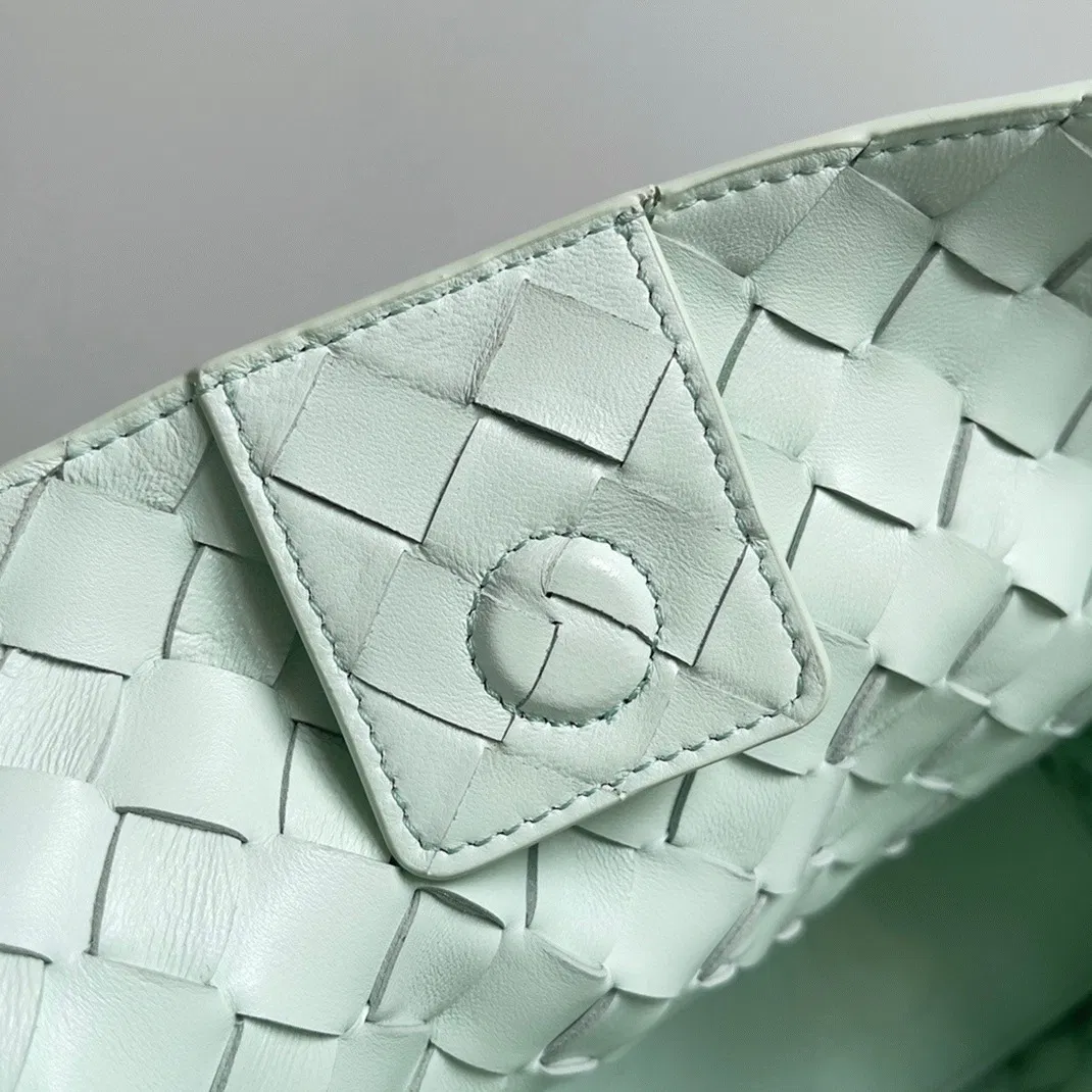 Bottega Veneta Andiamo Medium Bag Glacier — image 2