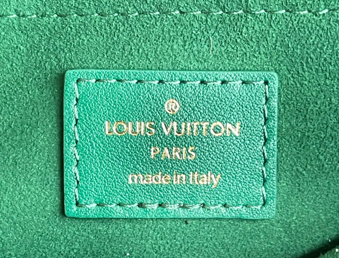 LV NEW WAVE CHAIN BAG — image 9