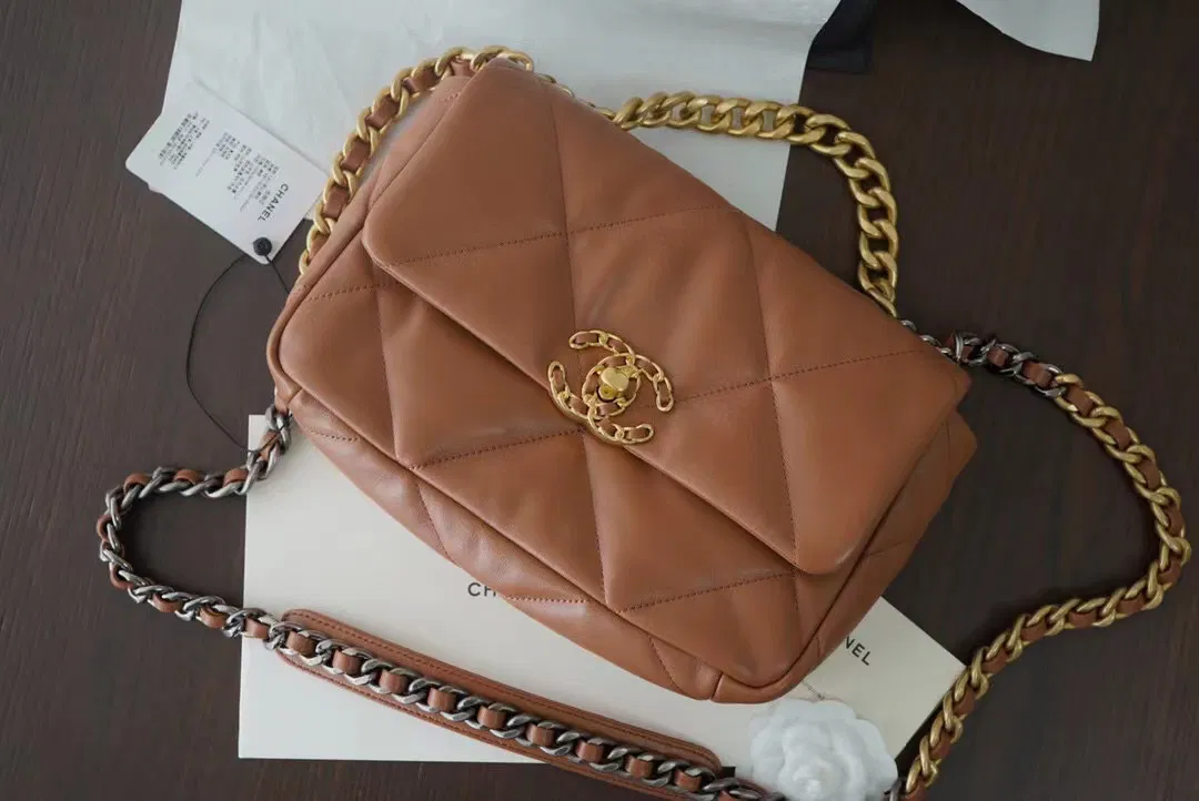 Chanel 19 small in caramel — image 4