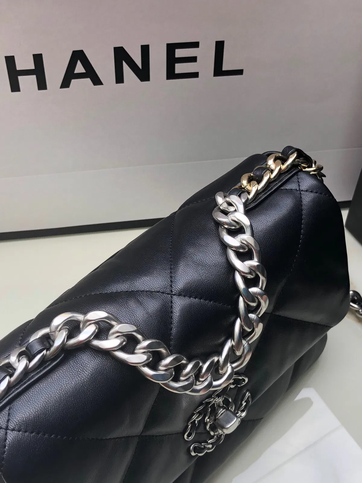 Chanel 19 small — image 7