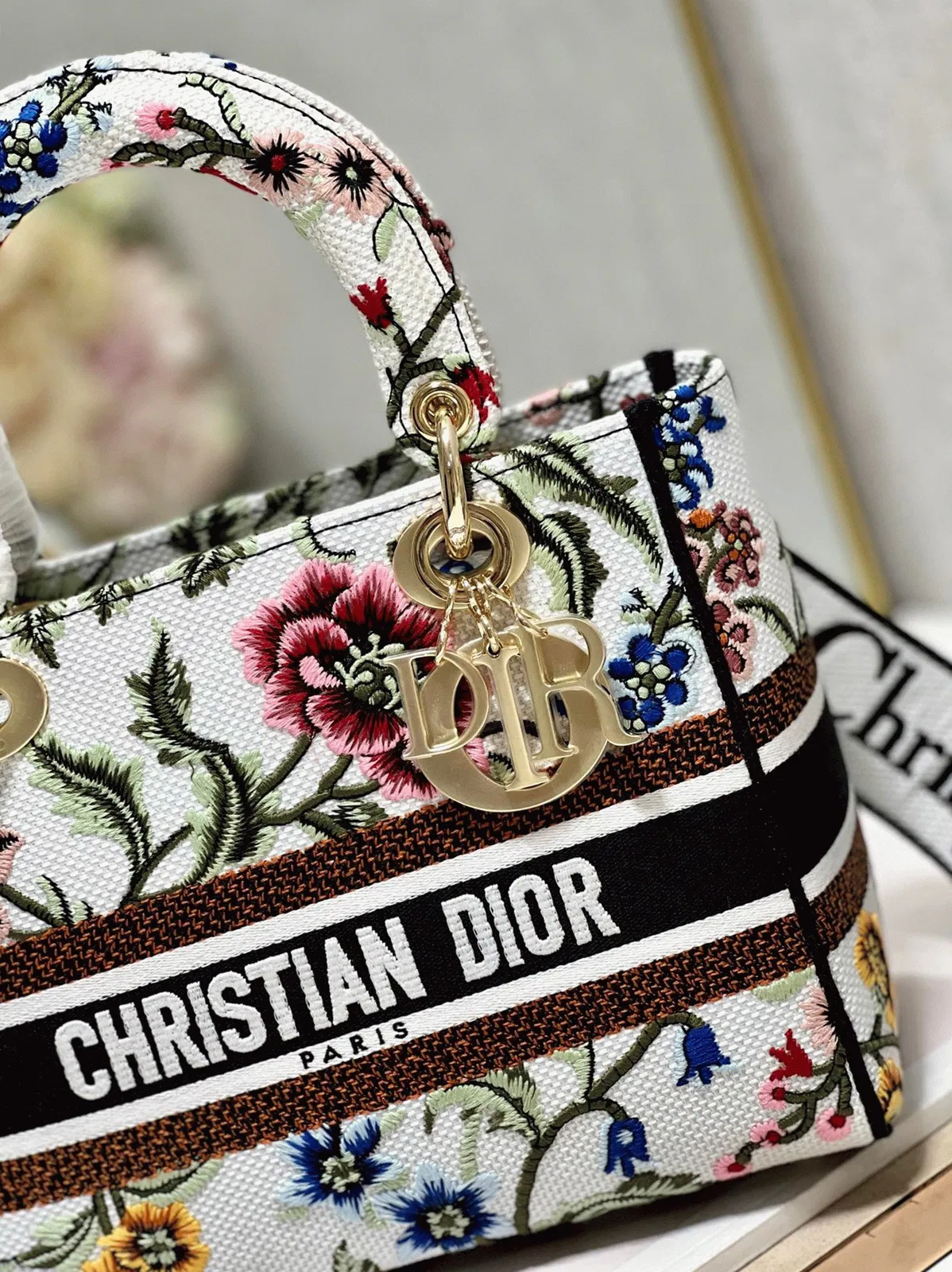 Dior Lady D-Lite Medium Bag in White Dior Petites Fleurs Embroidery — image 2