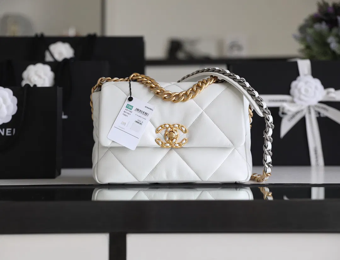 Chanel 19