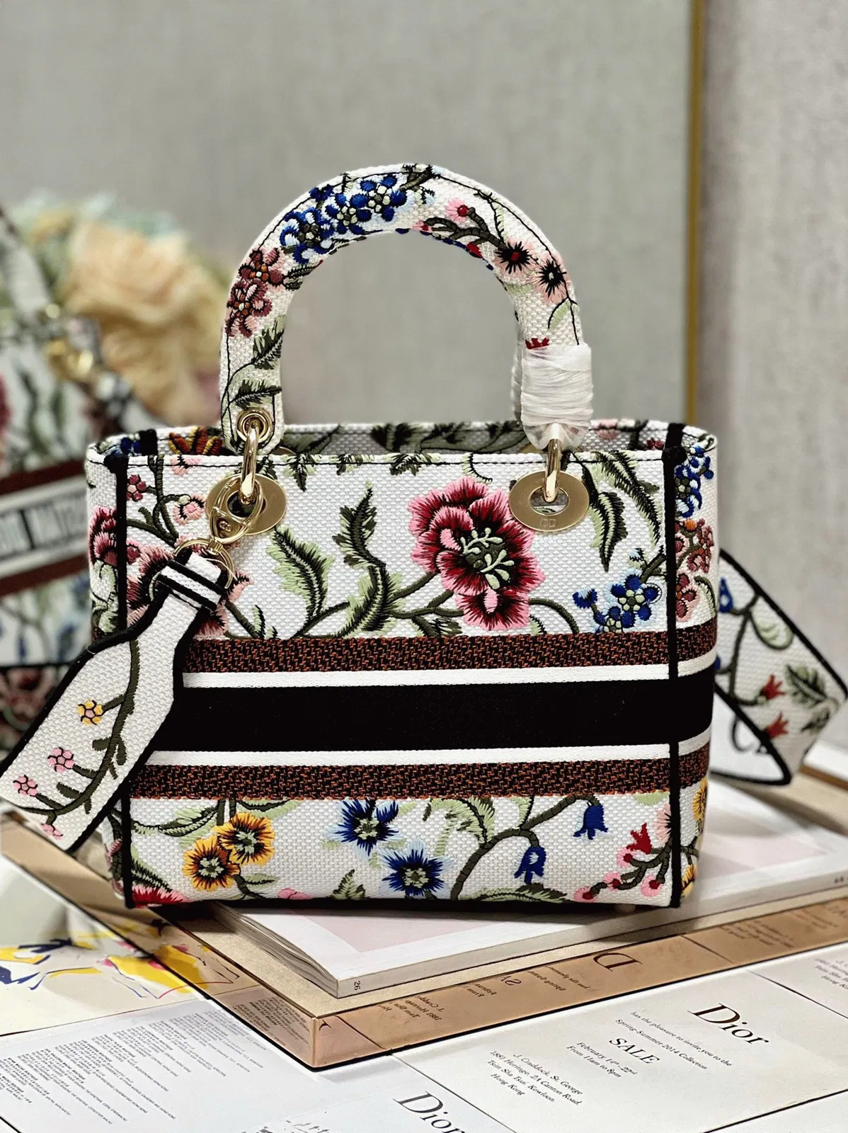 Dior Lady D-Lite Medium Bag in White Dior Petites Fleurs Embroidery — image 6