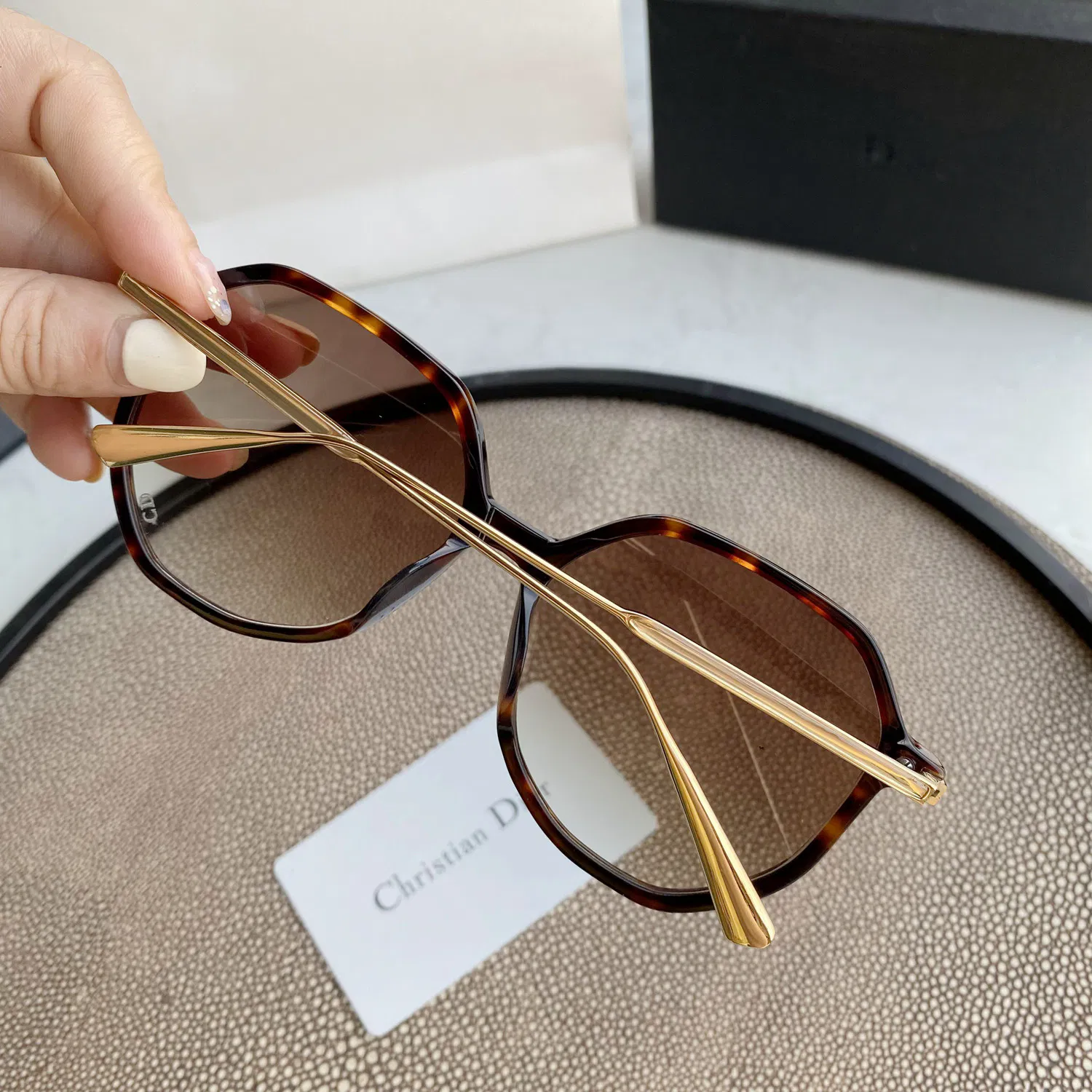 Round Sunglasses — image 5