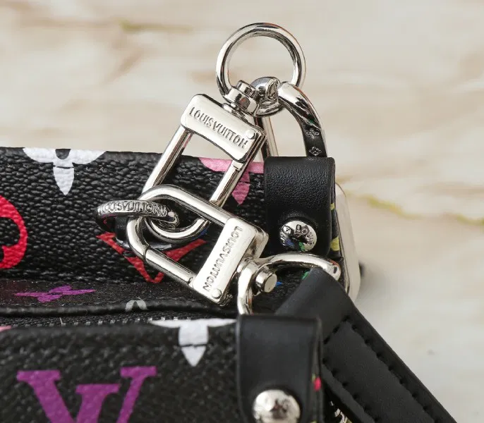 X TM Multicolored Onthego East West Chain In Black — image 9