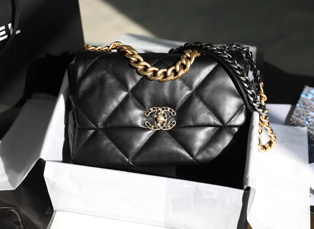 Chanel 19