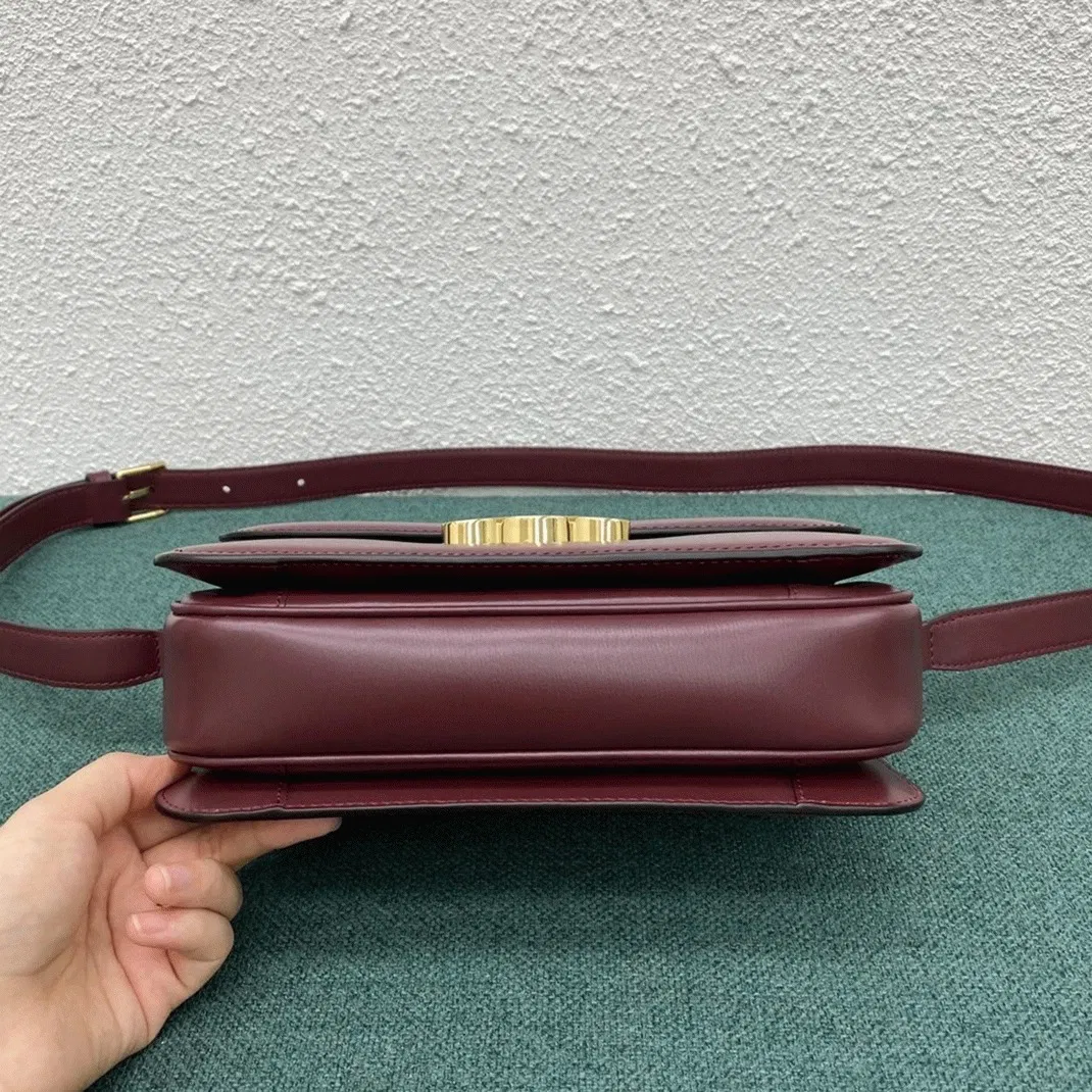 Top Quality Celine Triomphe Medium Bag In Bordeaux — image 10