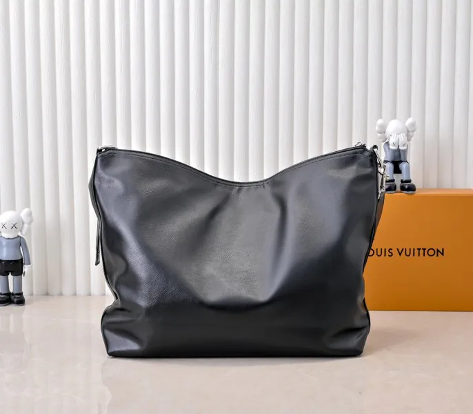 LV Night Vagabond Hobo In Black — image 4